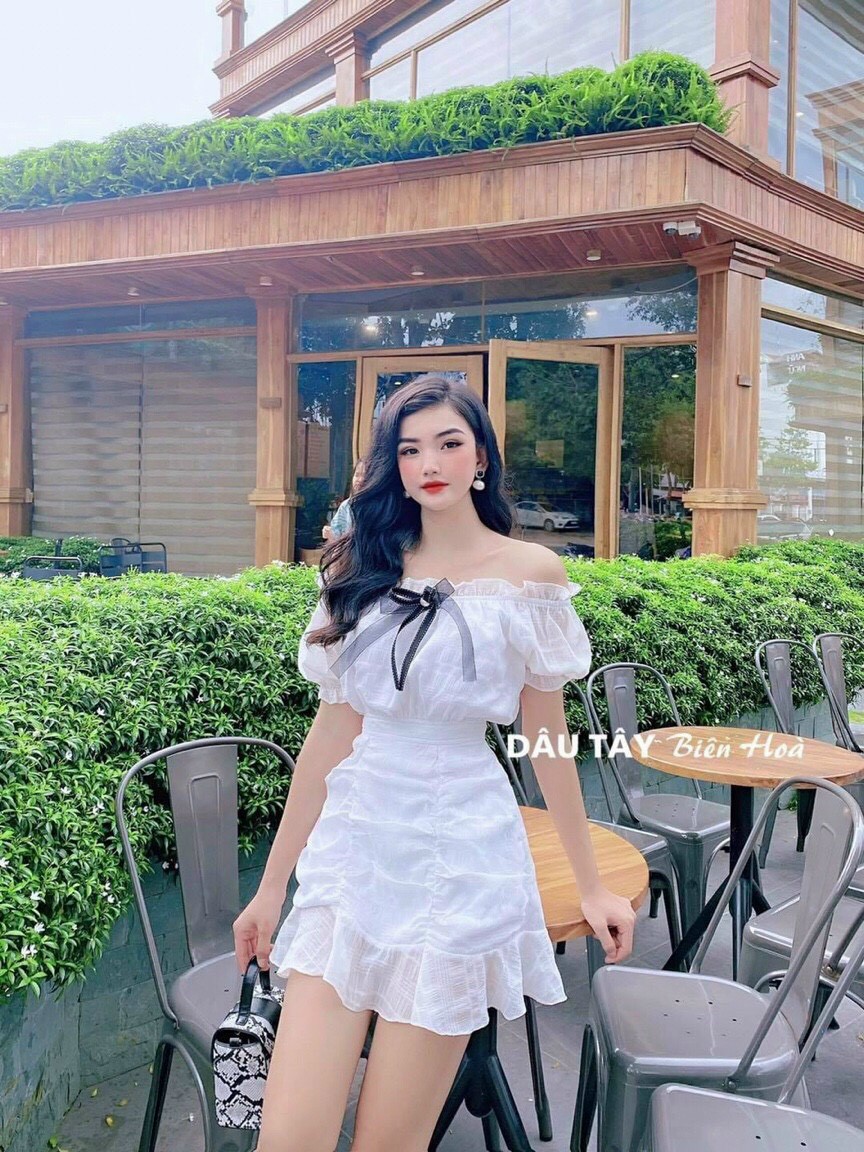 Đầm trắng tiểu thư trễ vai dúng đuôi cá sang chảnh