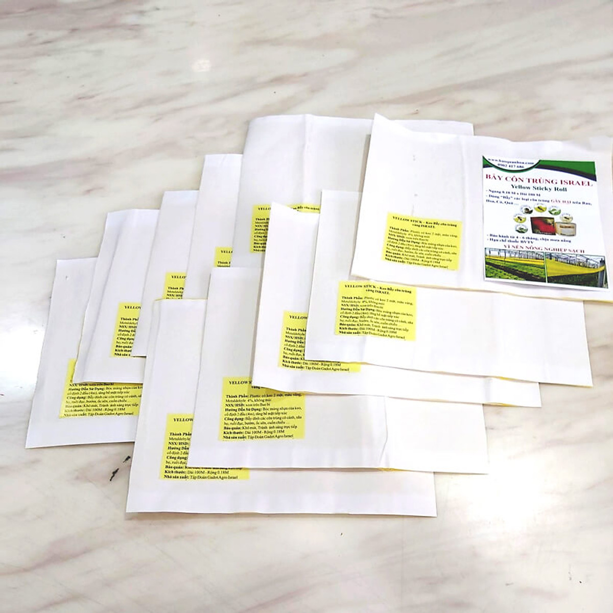 Bẫy Rầy Xanh và Côn Trùng khác bằng Miếng Dính Màu Vàng Sinh Học Israel . Sticky Yello Roll còn bẫy được cả ruồi các loại bọ phấn bọ trĩ rầy bướm ốc sên