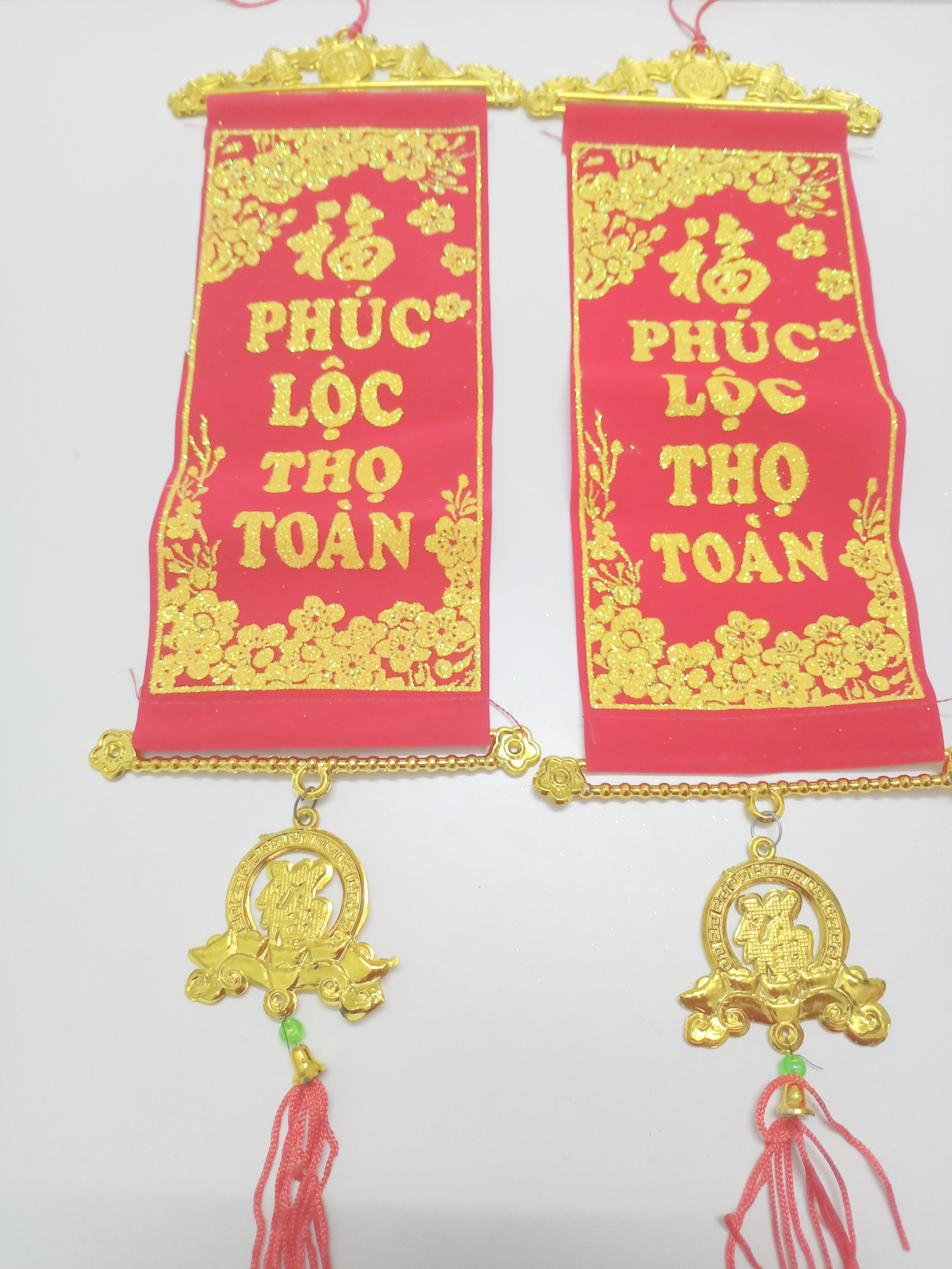 liễn nhung tròn ,  liễng dài vải chữ  , liễng túi tiền ,liễng lân treo cây mai đào trang trí Tết