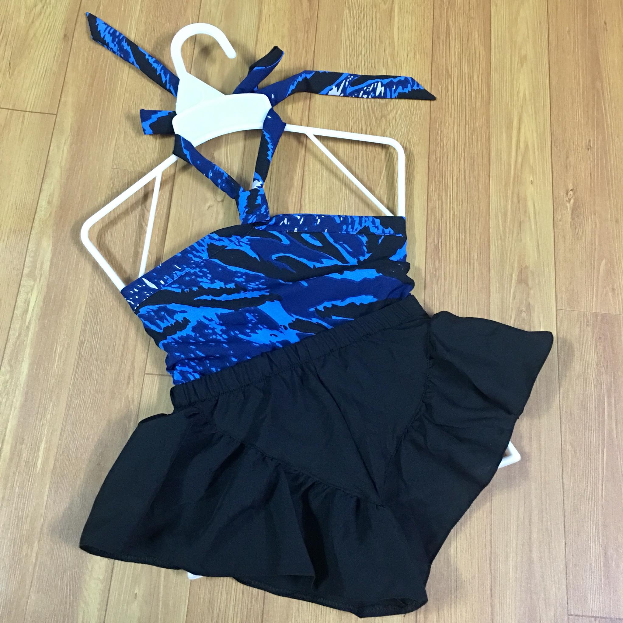 Set Bộ Bé Gái Áo Cổ Yếm Cột Dây Phối Quần Giả Váy Xòe Thời Trang Ảnh Thật