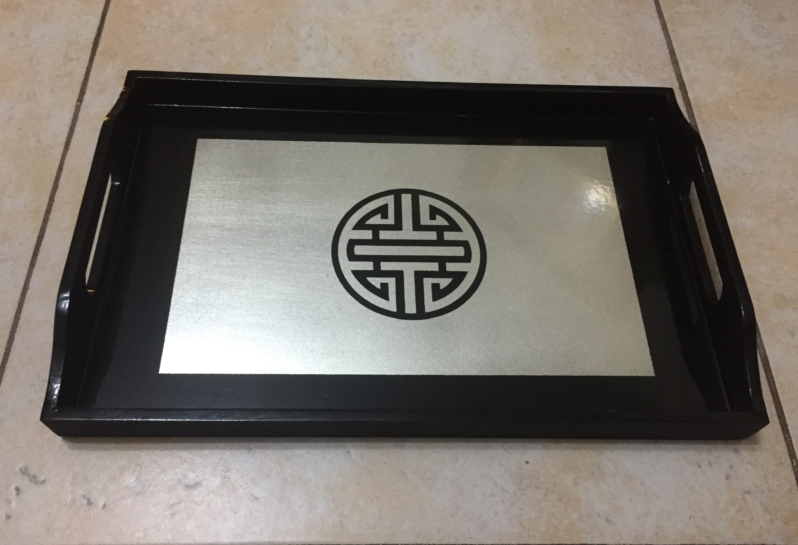 Khay gỗ sơn mài hình chữ nhật in chữ thọ mầu đỏ, vàng, bạc ( 28cm x 40cm )