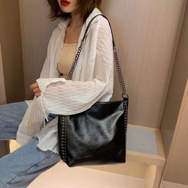 Túi đeo chéo nữ hàn quốc da mềm đính đinh ullzang đa năng mẫu năng động phù hợp đi làm công sở đi học XT34
