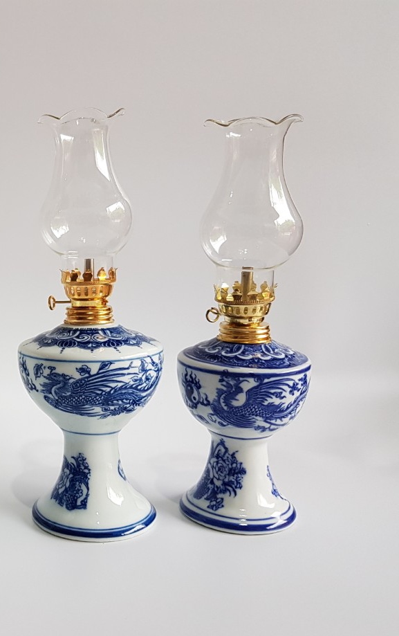 Đèn dầu đế sứ