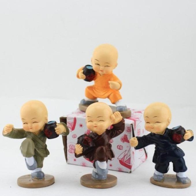 Tượng chú tiểu ngộ nghĩnh cho xe hơi