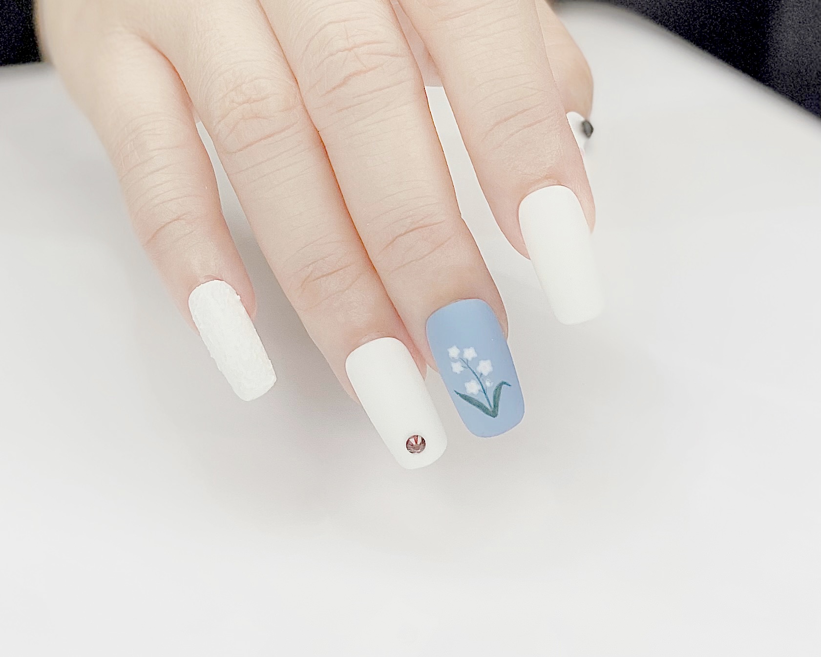 Nail Box > Móng up vẽ trang trí hoạ tiết chú cún trắng