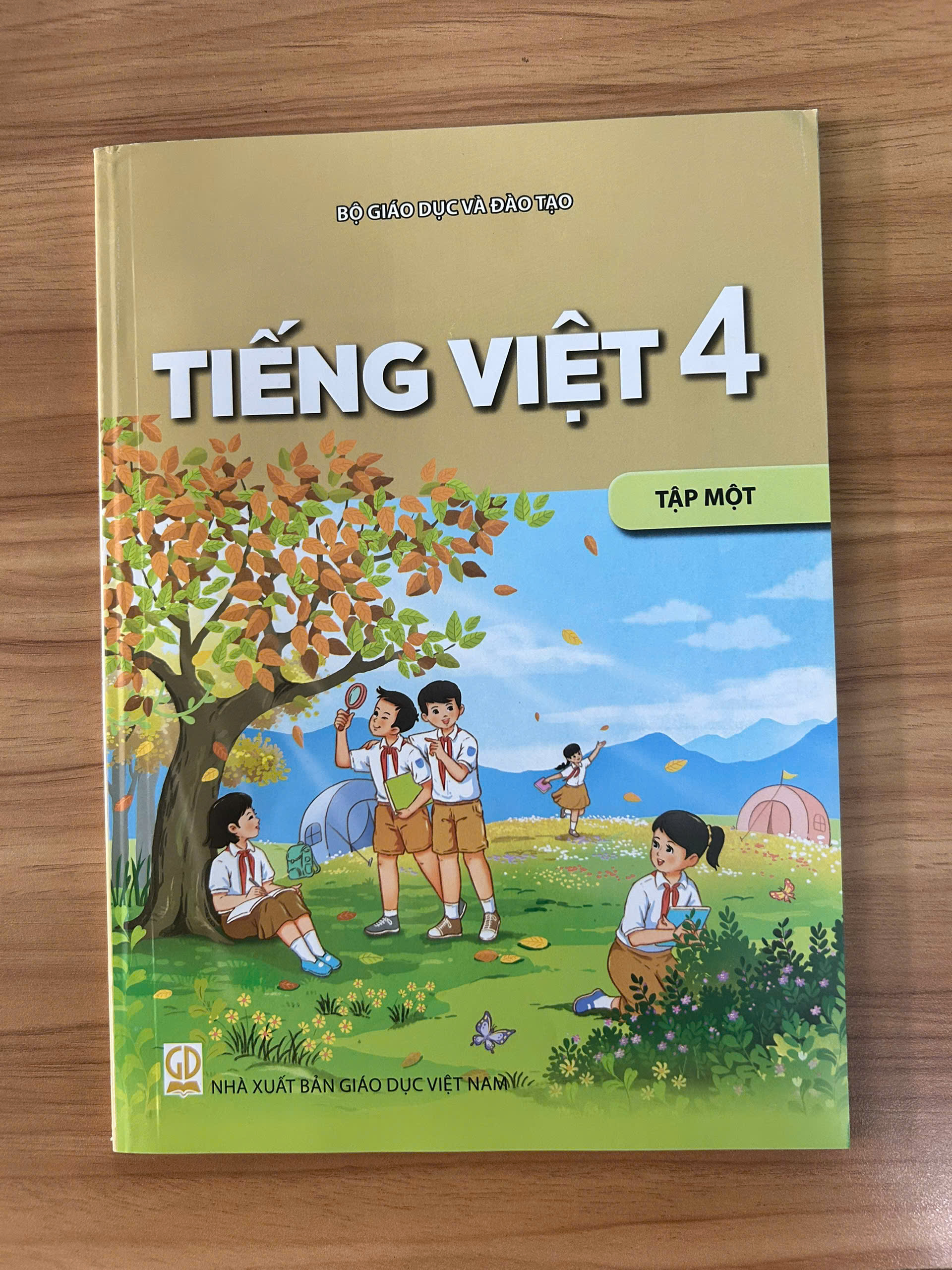 Sách giáo khoa Tiếng Việt 4- tập một- Kết Nối Tri Thức Với Cuộc Sống (Kèm Nilon bọc Sách)