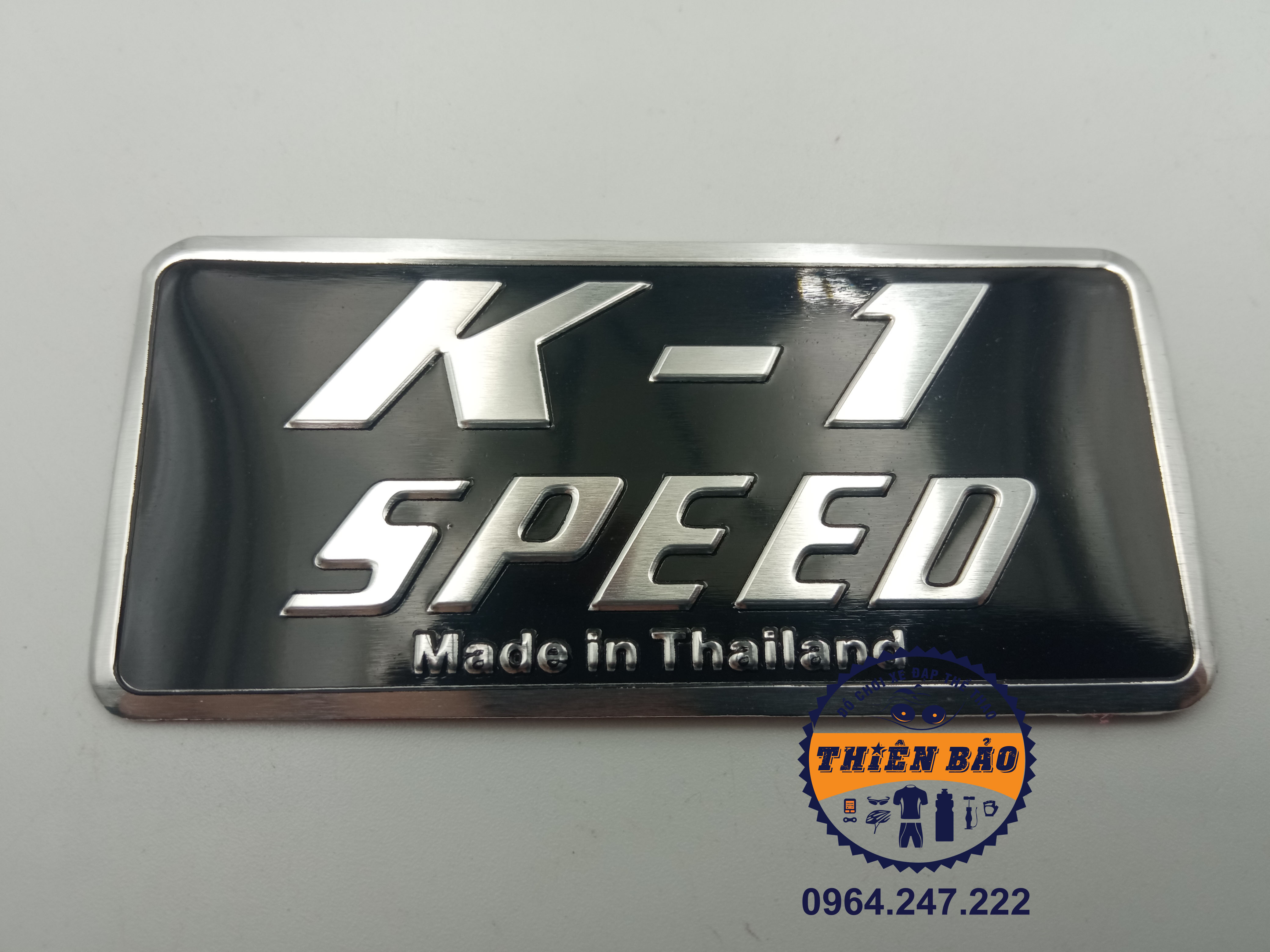 Decal nhôm dán xe K1, tem nhôm dán pô, logo nhôm dán K1 - Speed dán pô xe, sticker nhôm dán phuộc nền đen #369