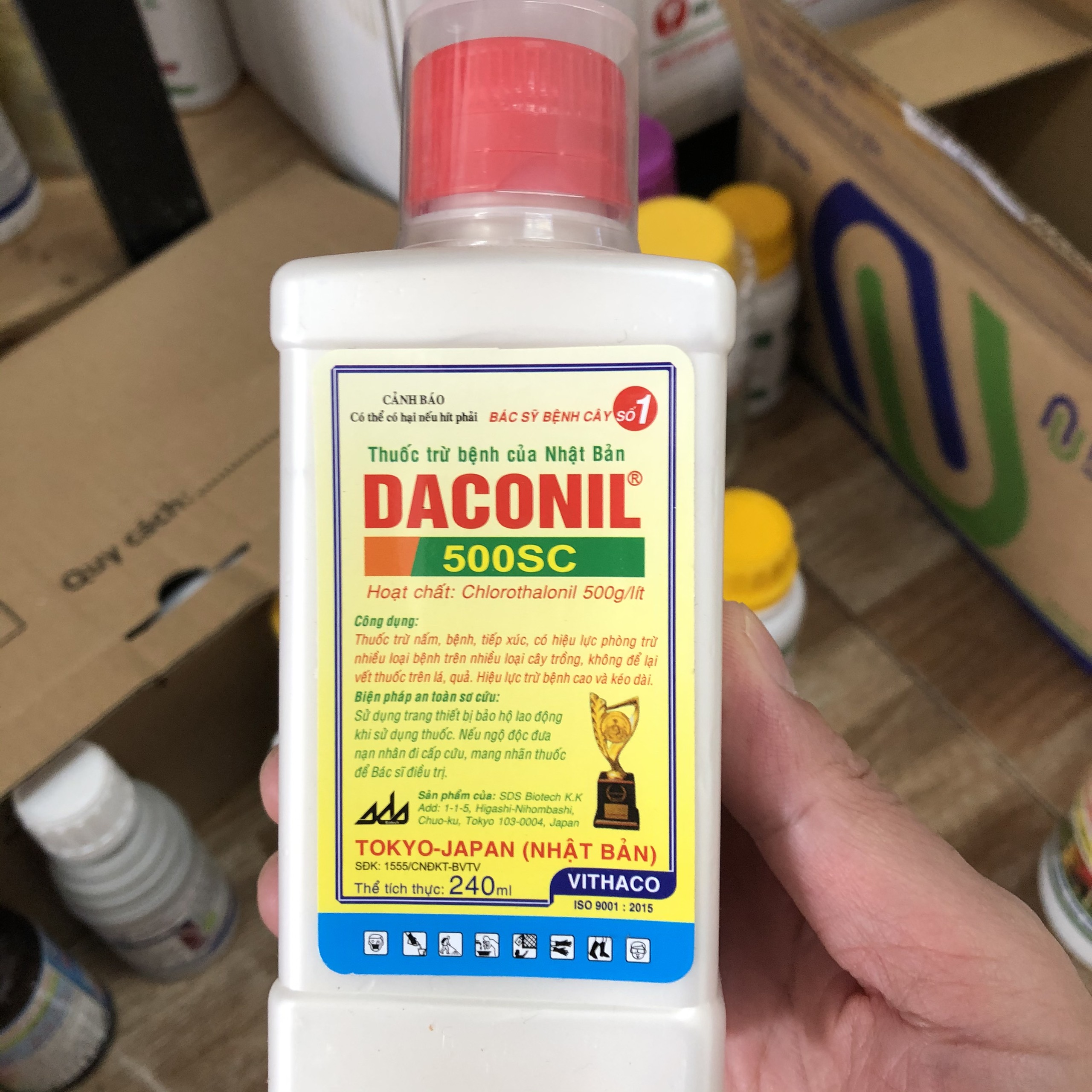 DACONIL 100ML; Đặc hiệu trừ nấm bệnh của Nhật Bản; Trừ các loại bệnh hại cây trồng như khô vằn, lem lép hạt, sương mai, thán thư, đốm lá, phấn trắng