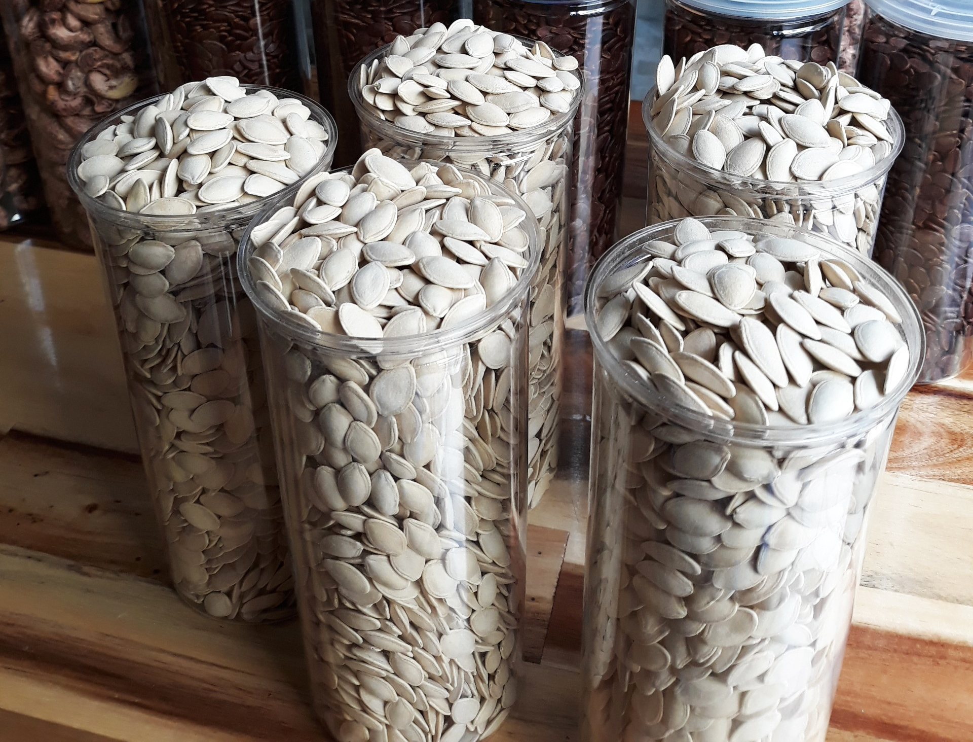 Hủ 500gr Hạt bí đỏ rang nguyên vỏ không màu sạch
