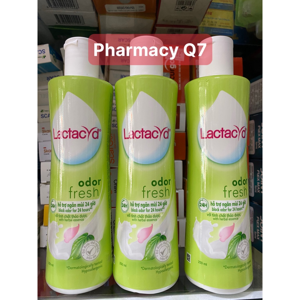 Mới dung dịch vệ sinh lactacyd 250ml lá trầu không chai lớn. lactacyd odor fresh xanh la