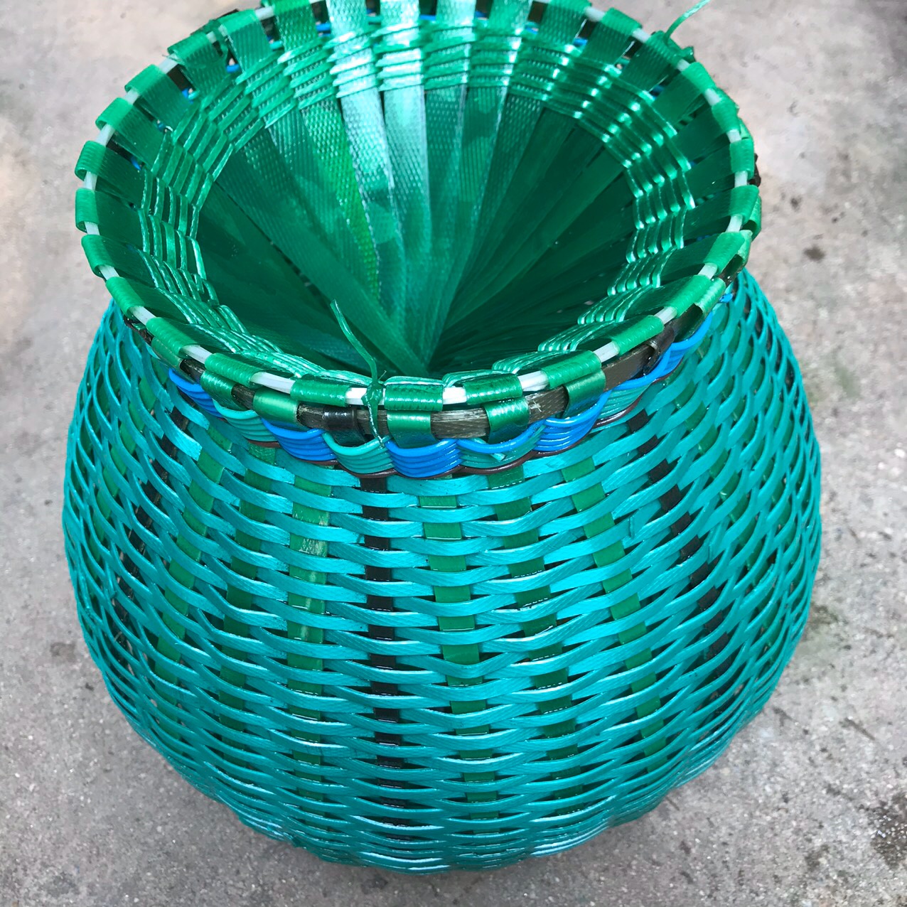 Giỏ đựng cá cỡ nhỡ - kích thước 30 x 30cm