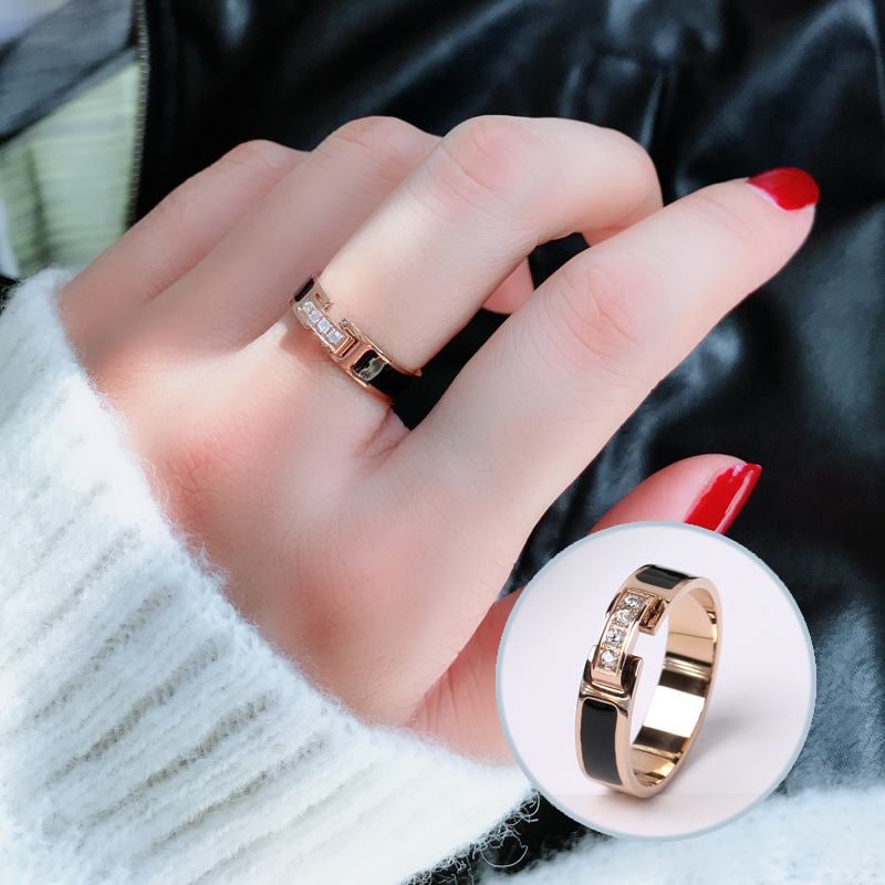 Nhẫn nữ đẹp nhẫn titan không han gỉ - viền đen cá tính, thiết kế tinh xảo, sang trọng và thời thượng, phù hợp với mọi loại trang phục