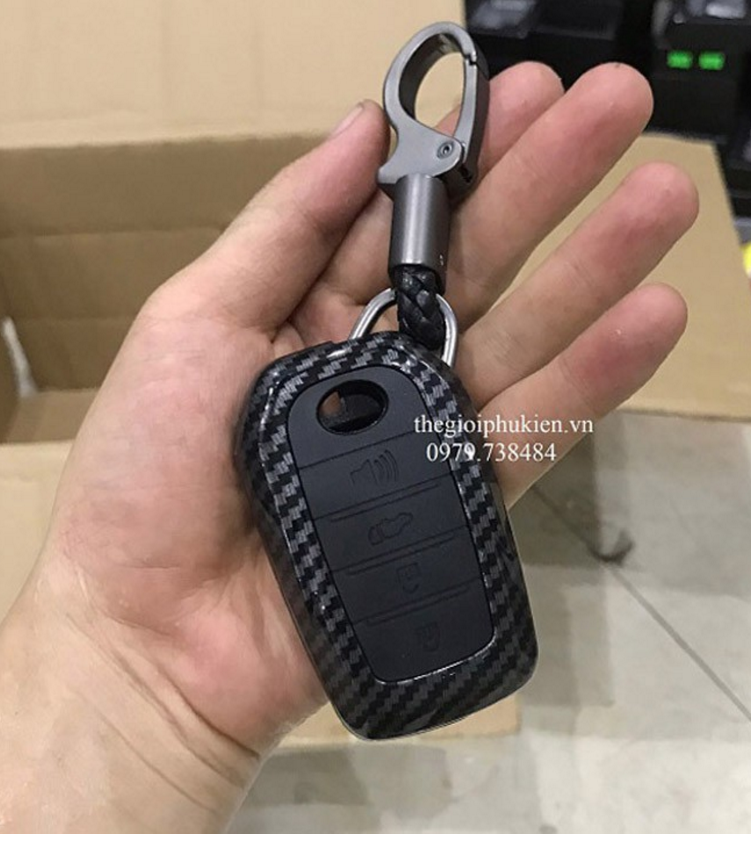 Ốp bọc chìa khóa xe Toyota Fortuner 2017-2021 vân Carbon -kèm móc đeo INOX(hàng cao cấp)