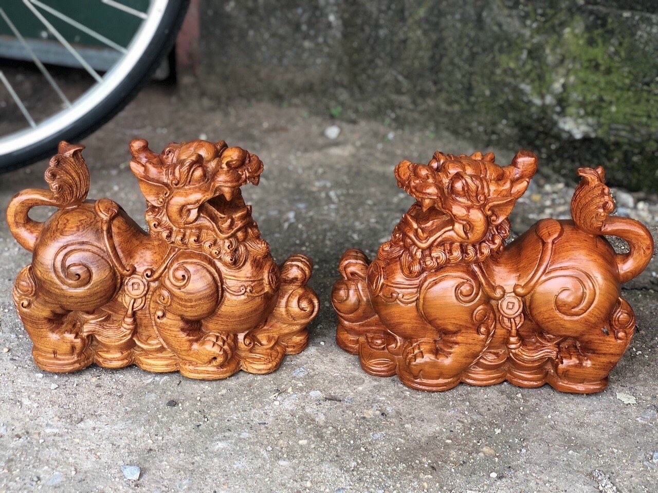 Tượng Nghê Gỗ Hương một cặp 2 con , tượng gỗ . nghê gỗ hương nguyên khối