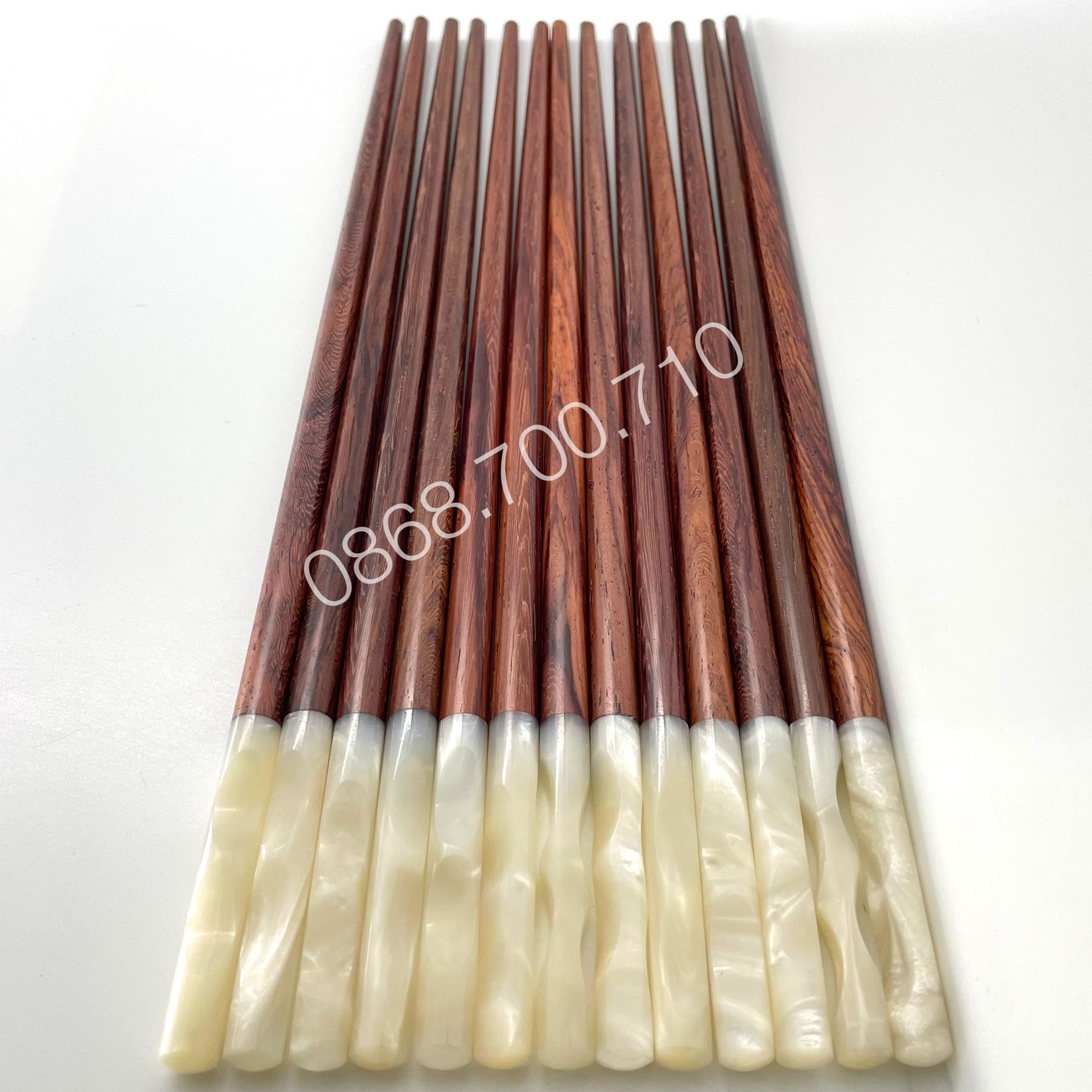Đũa ăn gỗ Cẩm Lai Ta cao cấp đầu tròn gắn Vỏ ốc biển trắng - hàng xuất nhật-bộ 10 đôi