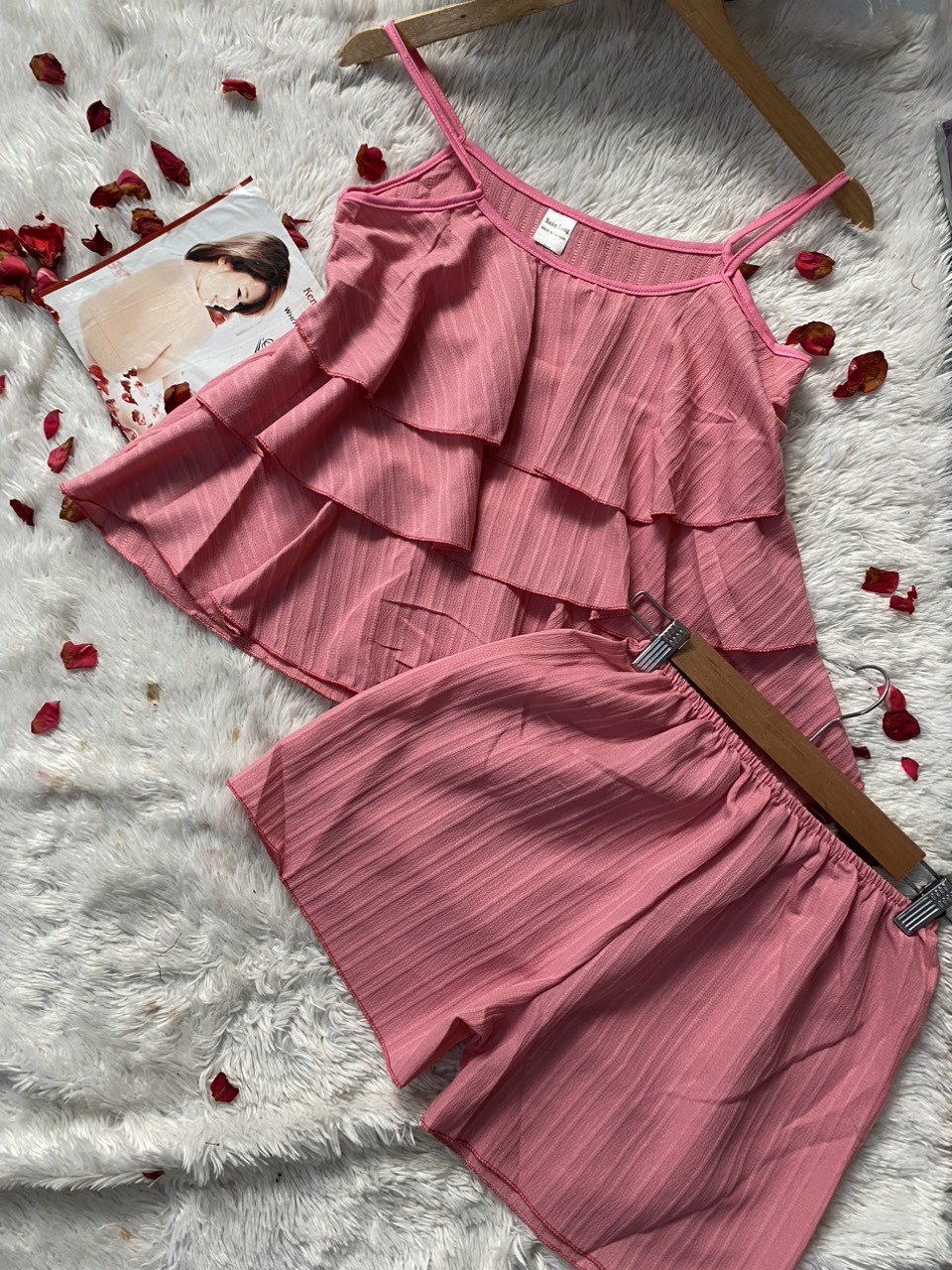 Đồ Bộ Ngắn Phối Tầng Chấm Bi Siêu Xinh Set 2 Dây 3 Tầng Chất Vải Mềm Mịn Thoáng Mát From Dưới 58 Kí