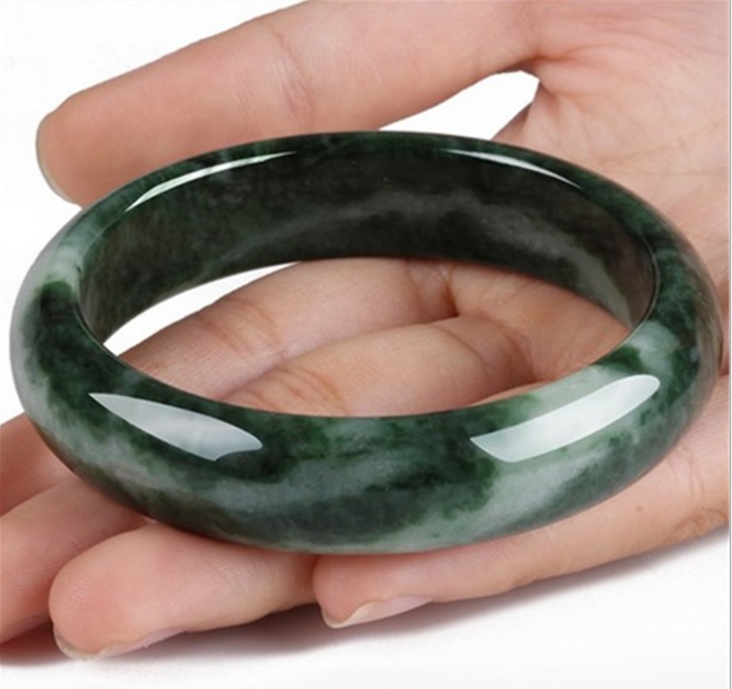 Vòng Tay Đá Ngọc Bích Tự Nhiên  Liền Khối Cao Cấp YD0099