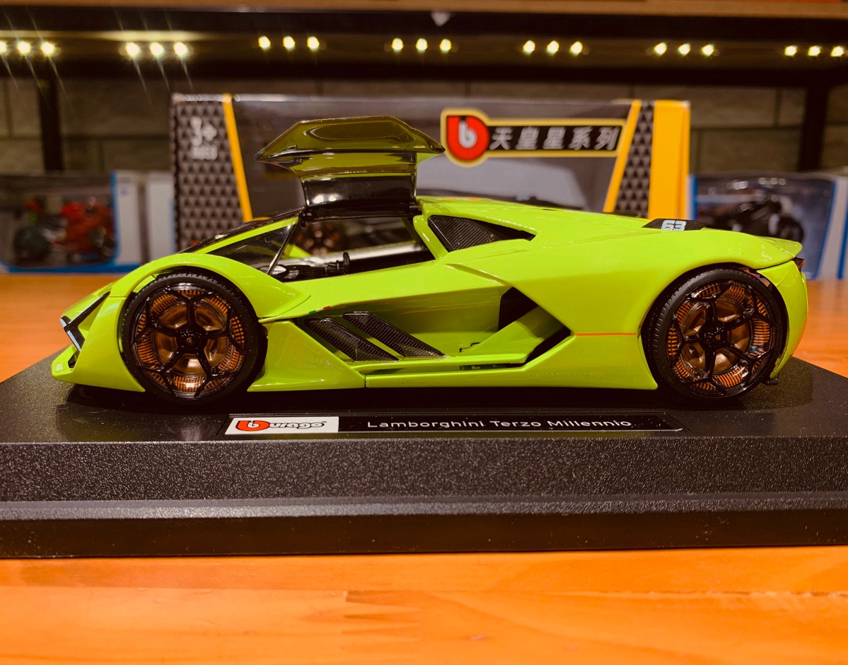Mô hình siêu xe Lamborgini Terzo Millennio tỉ lệ 1:24 hãng Burago màu xanh lá