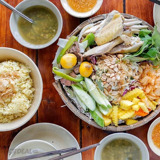 [HCM] E-Voucher COMBO 3 Rơm Quán: Lẩu gà lá é (2 người) HOẶC Mẹt gà hấp (2 người)