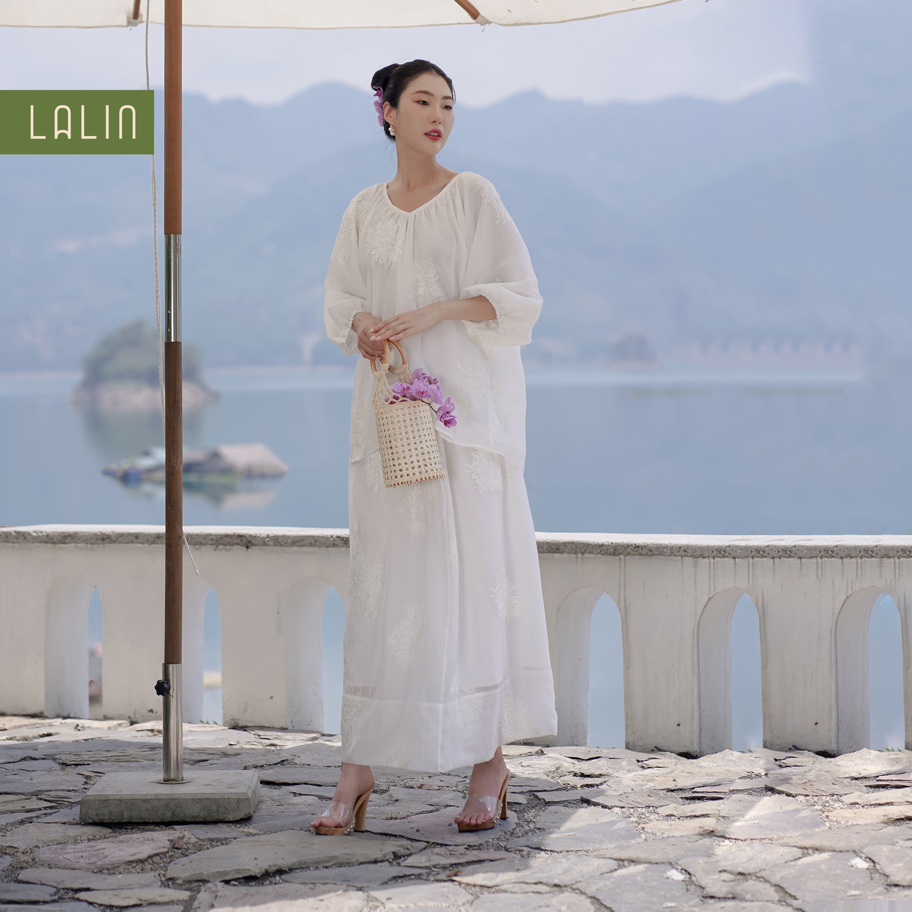 Chân váy tơ thêu Lalin dáng suông hoa nổi Ánh Chi