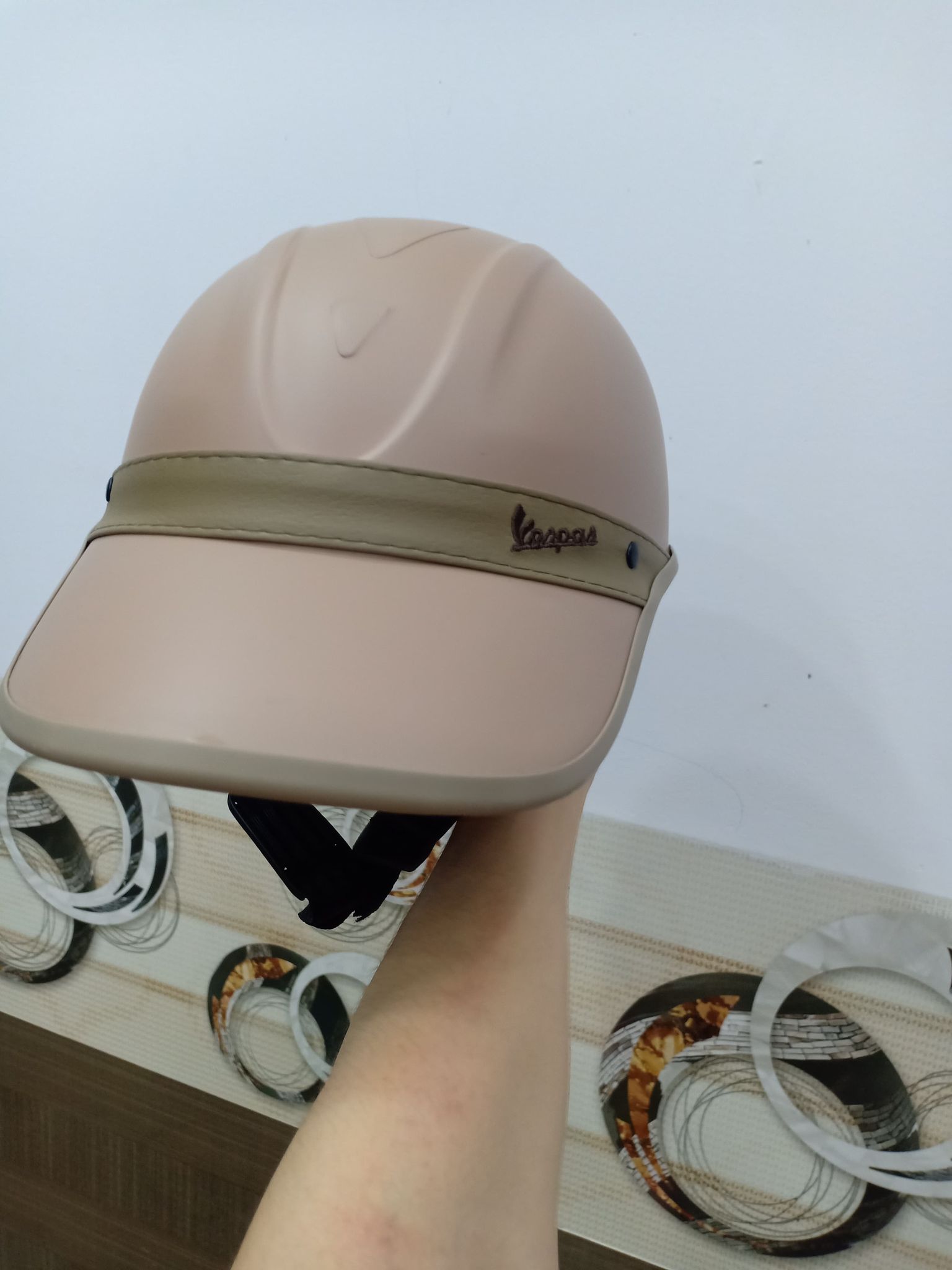 Mũ Bảo Hiểm Thể Thao Lưỡi Trai Trí Liễu X45 màu kem