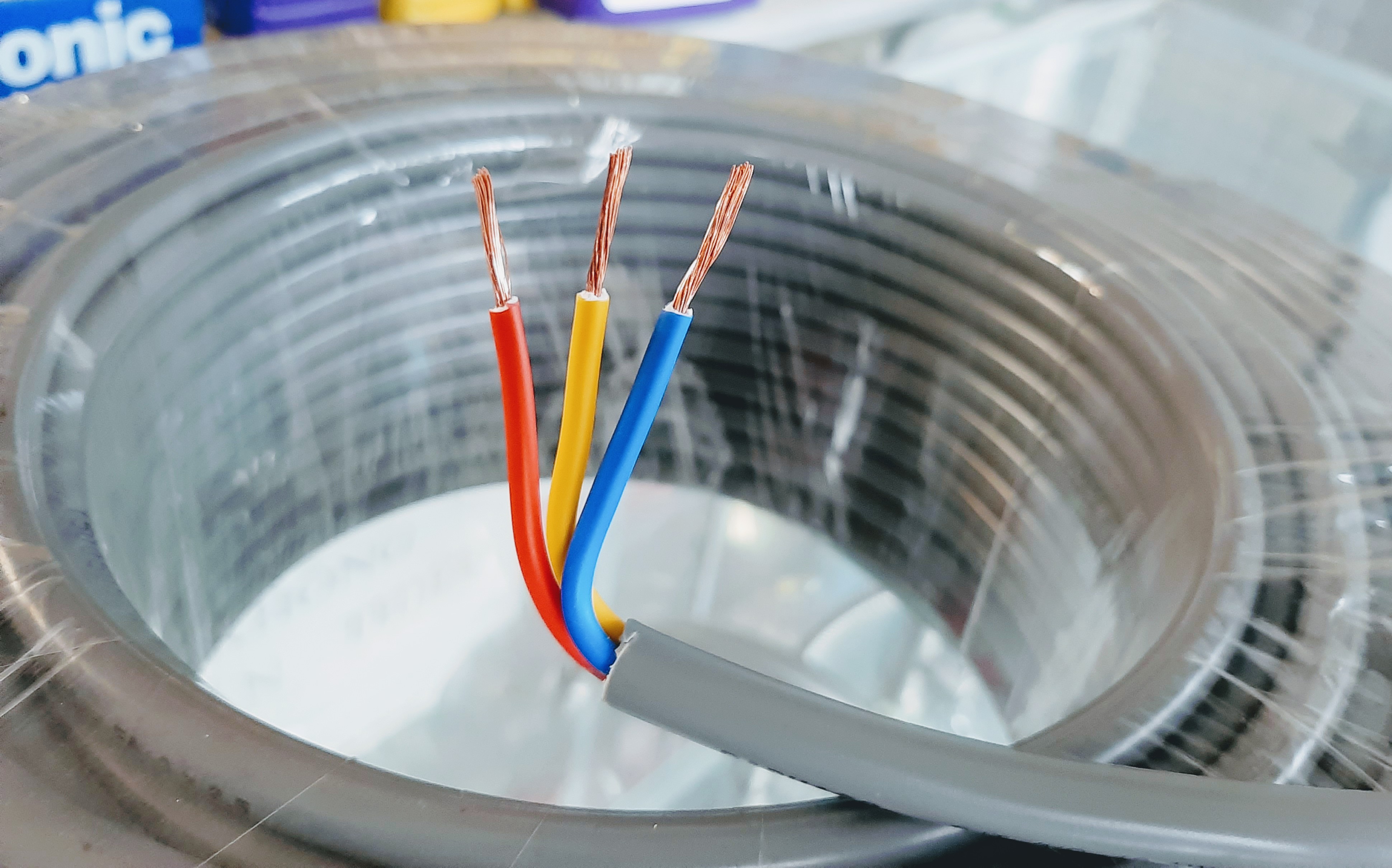 Dây Điện 3 Lõi 3x2.5 Đồng Mềm Fadaco 2 Vỏ Bọc 1 met Tới