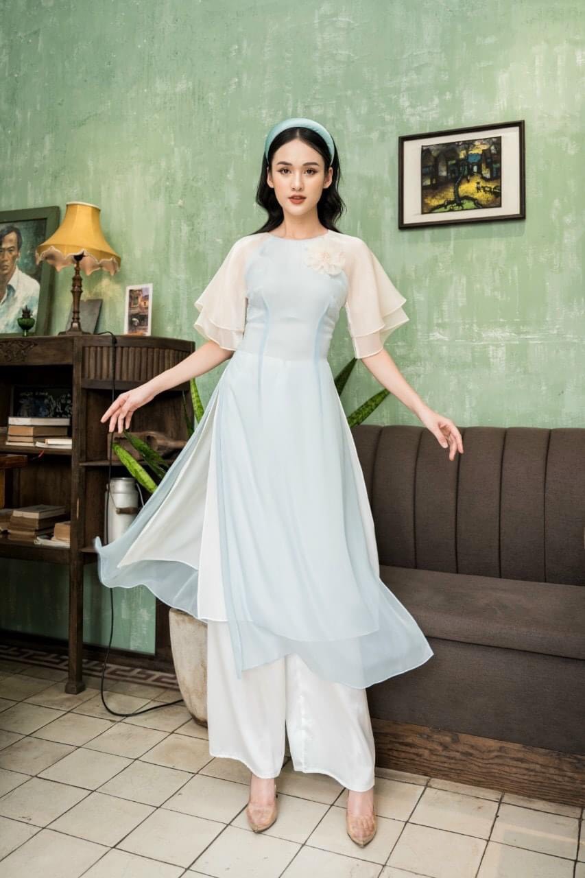 Áo dài cách tân màu xanh ngọc tay loe