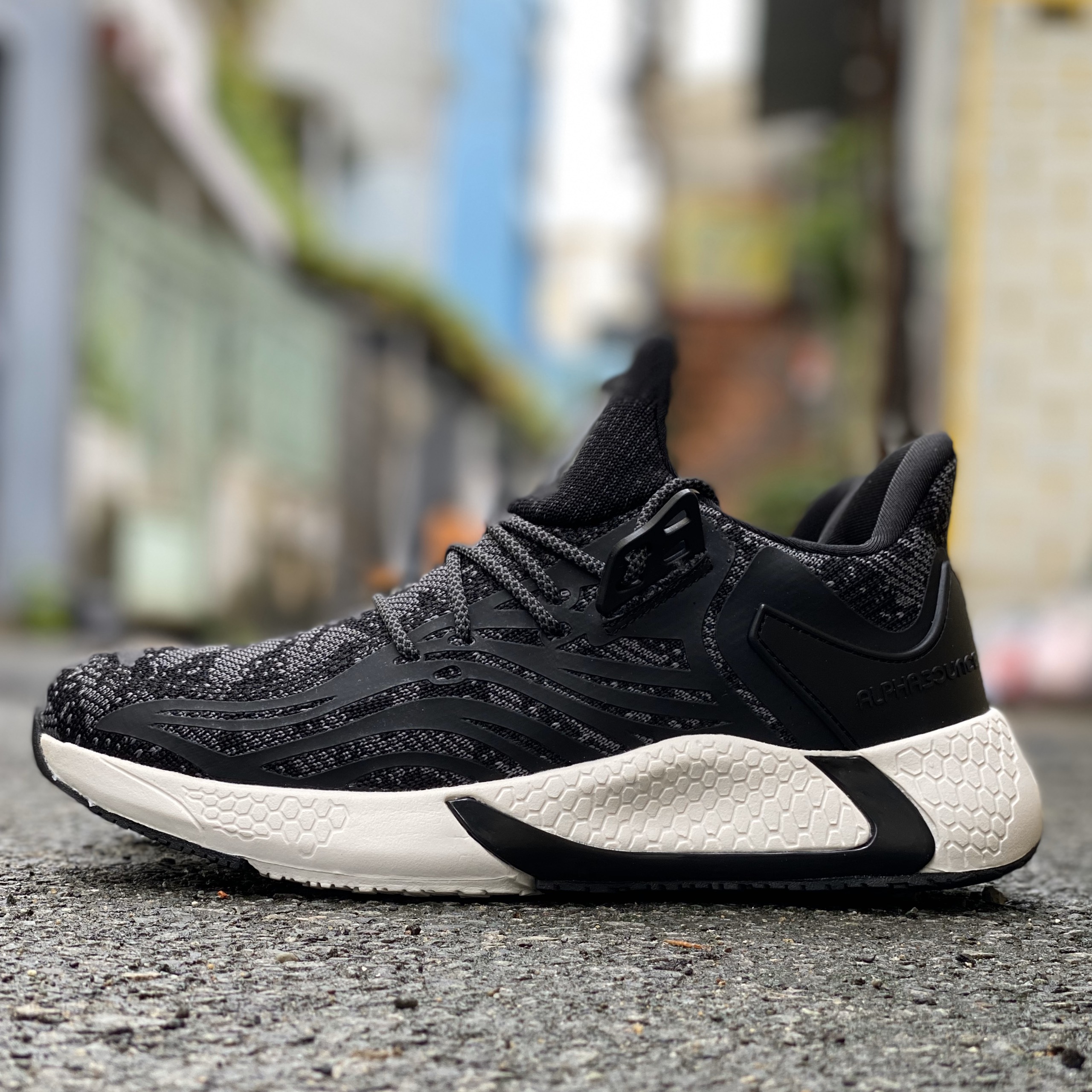 Giầy alphabounce đen đế trắng nam