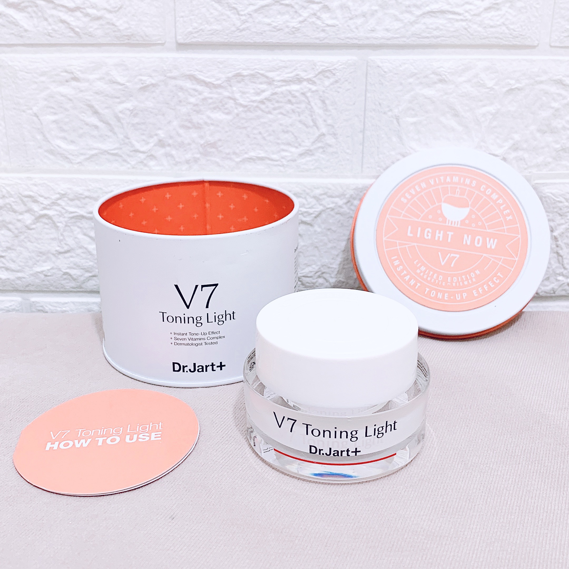 Kem dưỡng trắng da v7 toning light