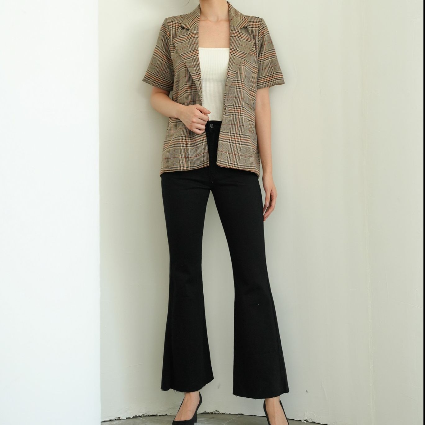 Olv - quần flare leg jeans in black