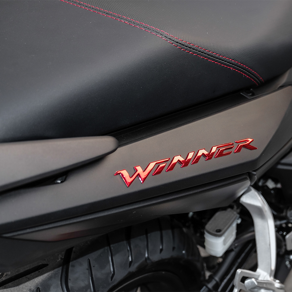 Cặp tem chữ nổi Winner các màu lựa chọn cho decal xe máy