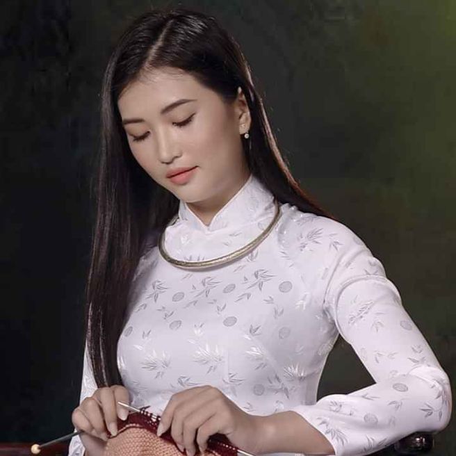 Áo dài trắng gấm Thái Tuấn kèm quần