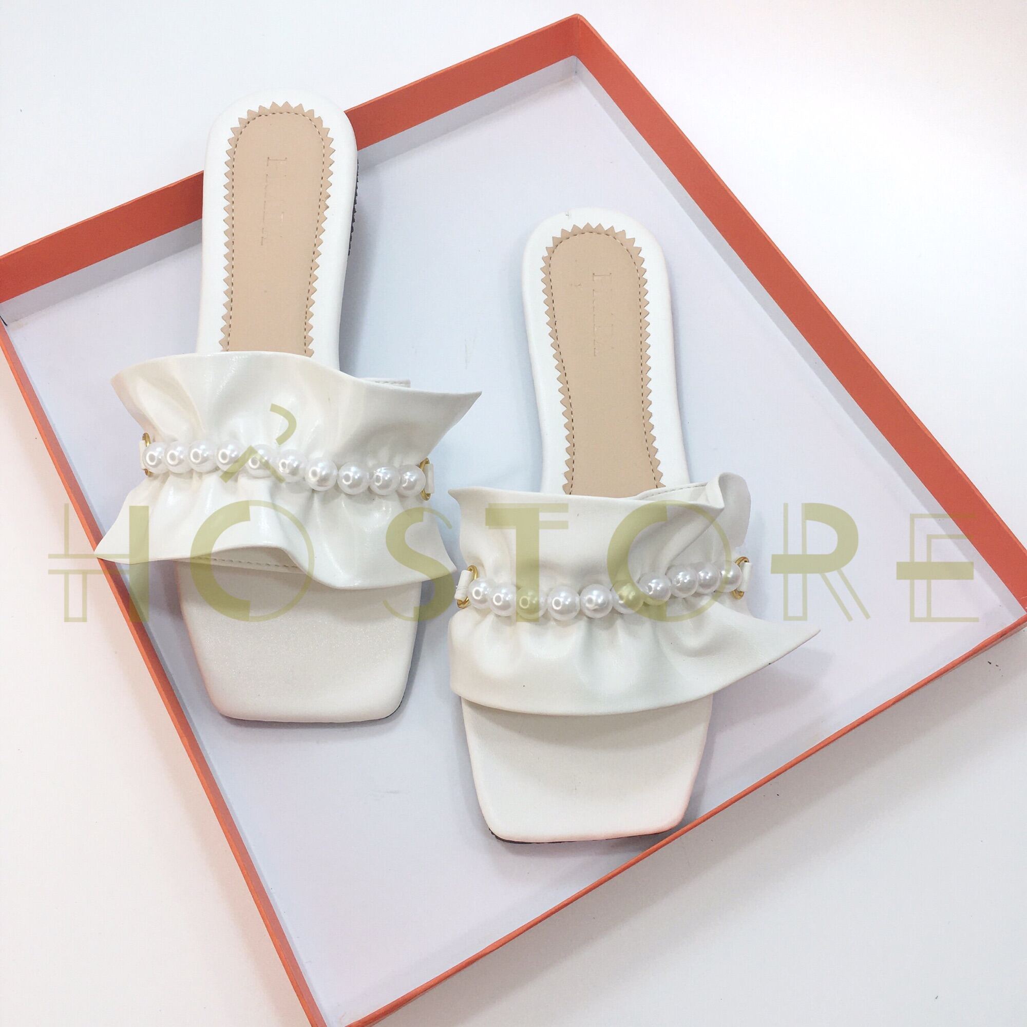 [4.4 Hoàn tiền 15%][HCM]Dép lêdép nữ quai ngang HỔ STORE nhún bèo đính hạt ngọc châu 2 màu đen trắng (B2)