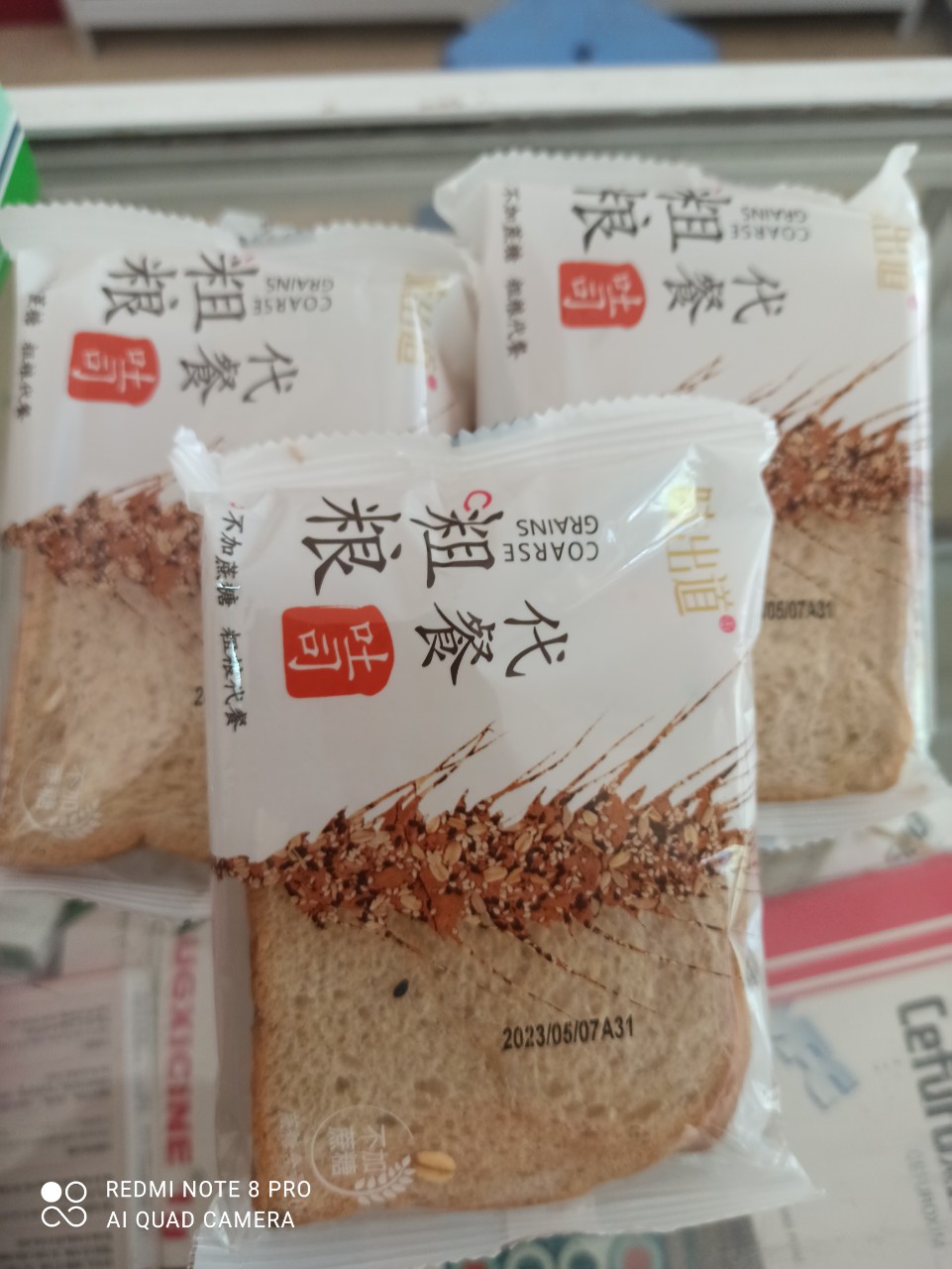 Bánh mì đen lúa mạch mix Yến mạch mè đen không đường ăn kiêng giảm cân thùng 20 gói
