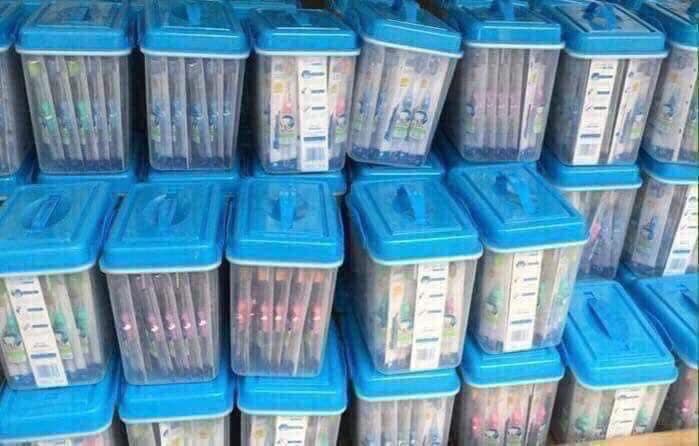 Combo 30 bàn chải hàn quốc hộp nhựa mã 126