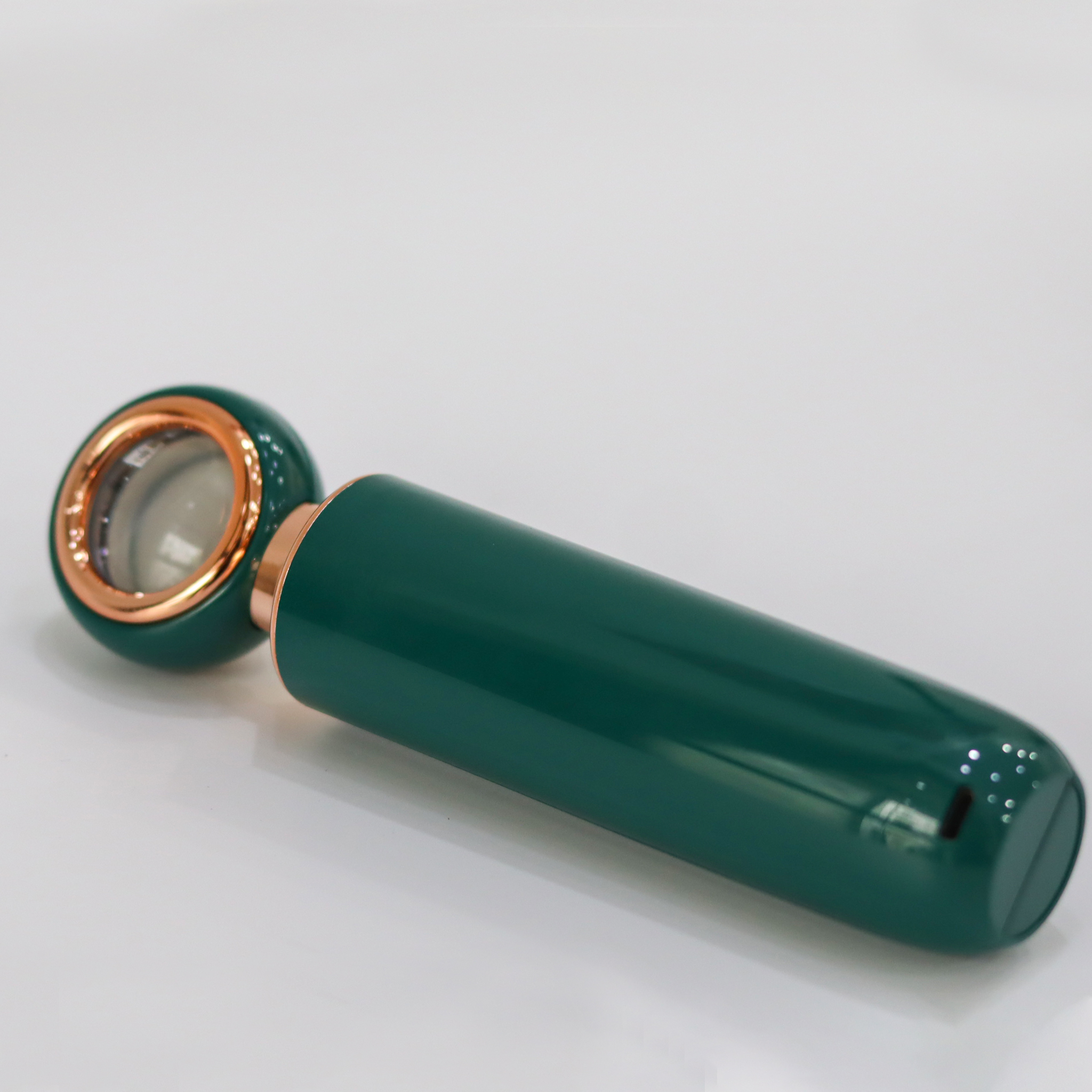 Máy Hút Mụn Đầu Đen Cứng Đầu Kết Hợp Soi Da 3 Cường Độ Có Đèn Led Và Kính Lúp Công Nghệ Châu Âu ROMANDA