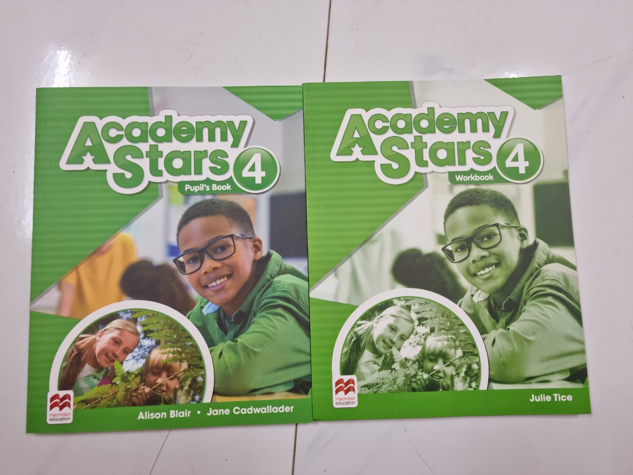 Bộ Academy stars 4 cho bé