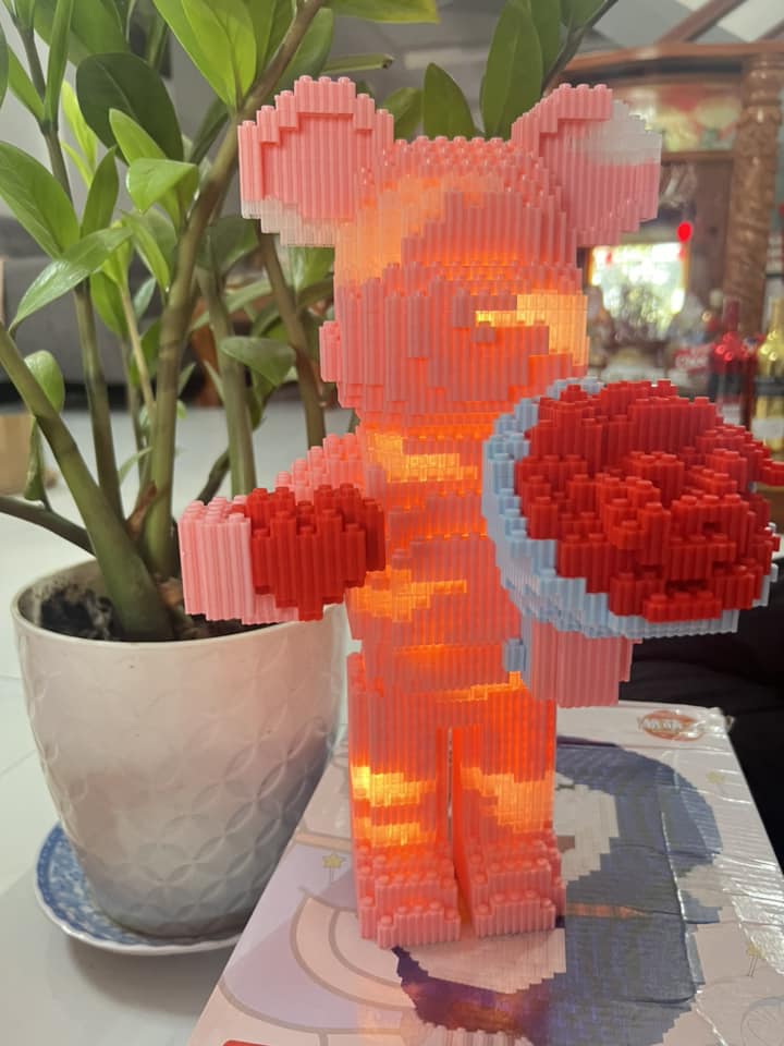 Đồ chơi lego Gấu Bearbrick ôm Trái tim [32cm] mô hình lắp ráp Bearbrick 3D decor trang trí, quà tặng lego bearbrick