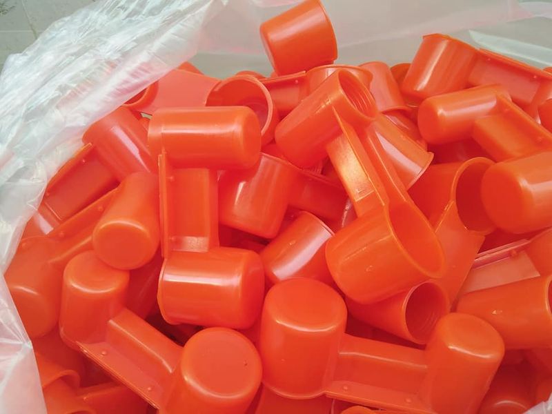 Máng uống nước tự động nút chai C2 cho bồ câu,gà 10 lắp