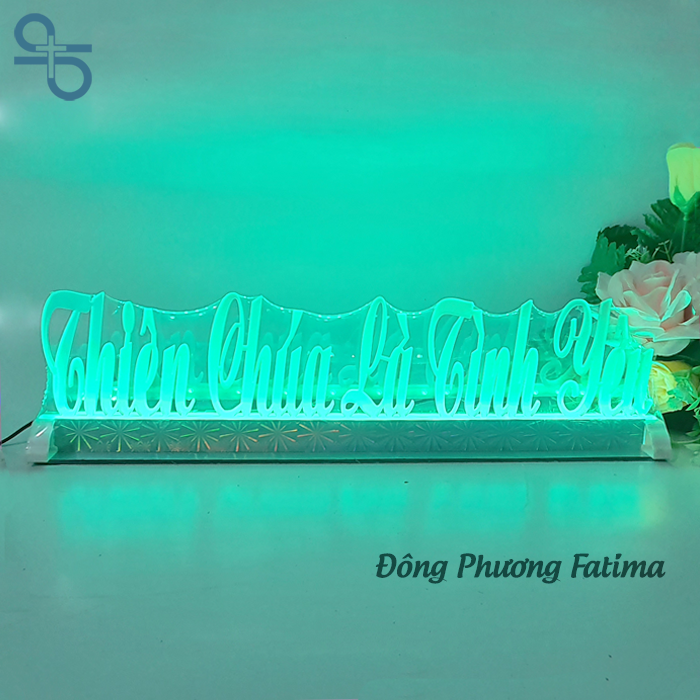 Mica led 7 màu chữ thiên chúa là tình yêu 40cm