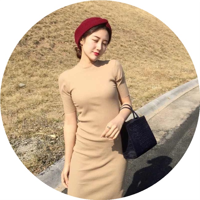 Đầm body tay ngắn rosa - cổ tròn và tim