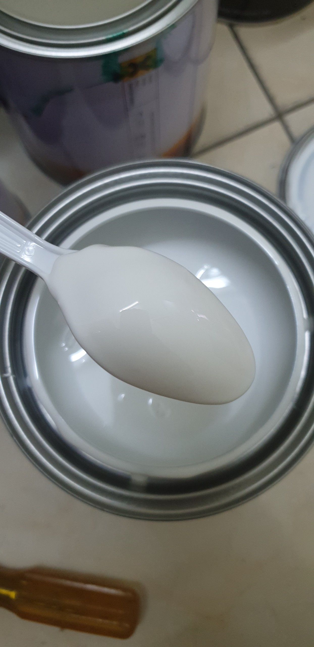 Qp2210/qb102 sơn màu trắng 2k autopaint lon 1 lít, nước sơn màu trắng 2 thành phần sonquangphu8856