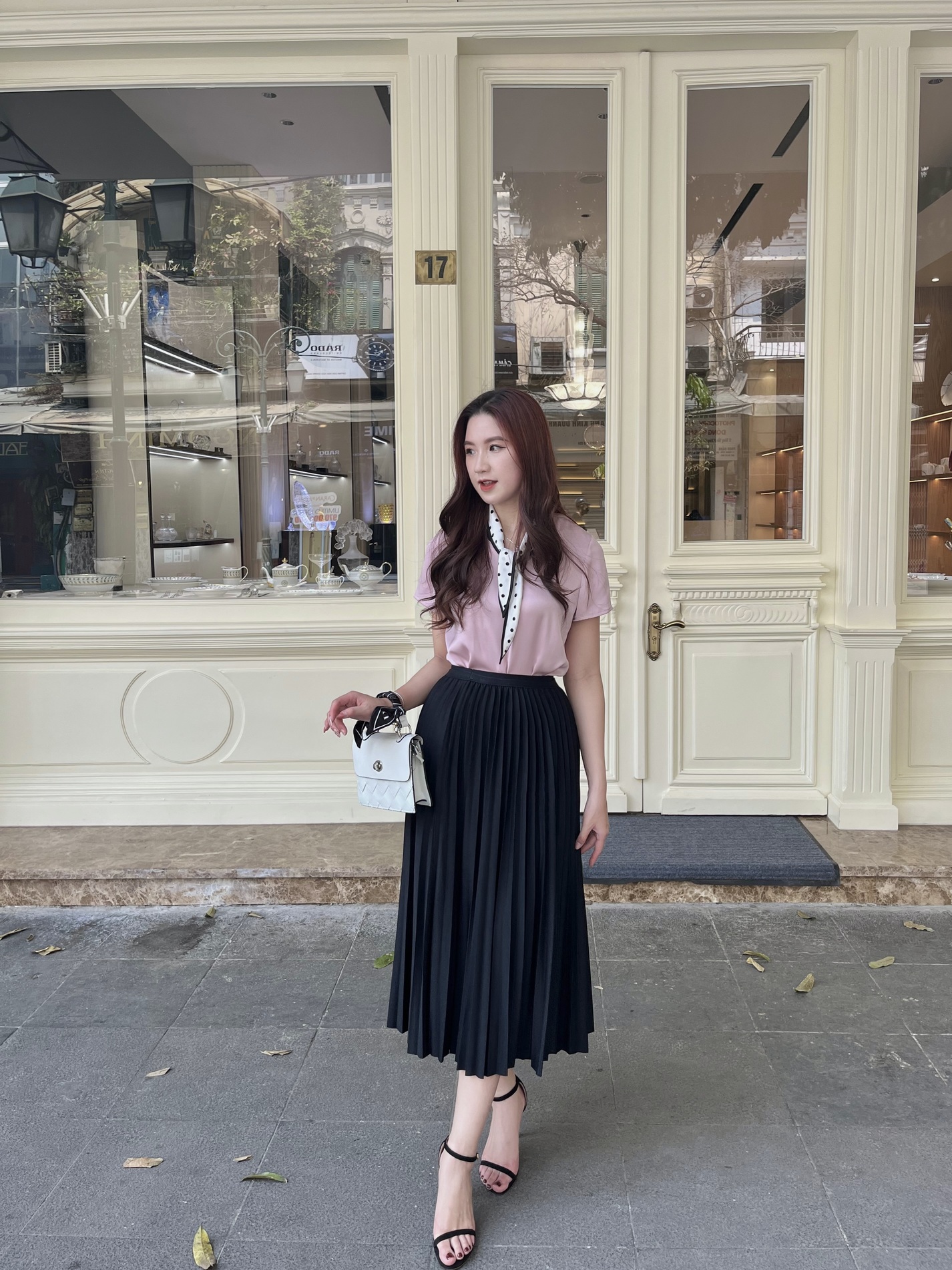 Áo sơ mi nữ dáng suông cổ thắt nơ chấm bi fiona f551169