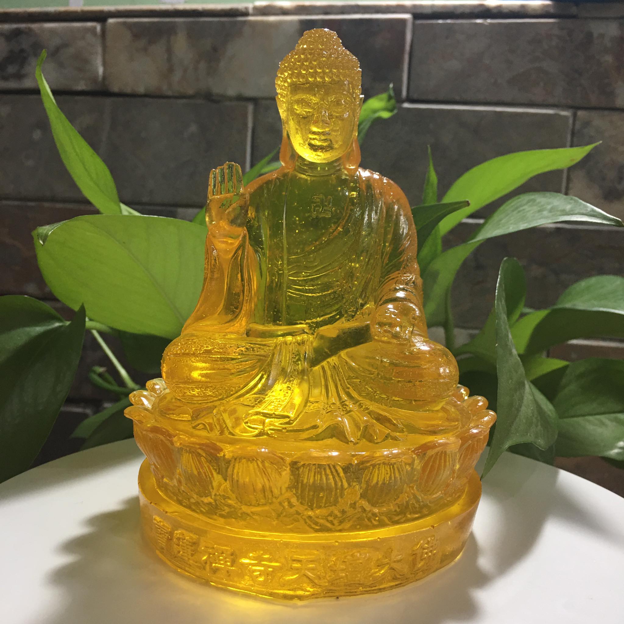 Tượng Phật A Di Đà màu vàng cao 14 cm đế rộng 10 cm mang bình an
