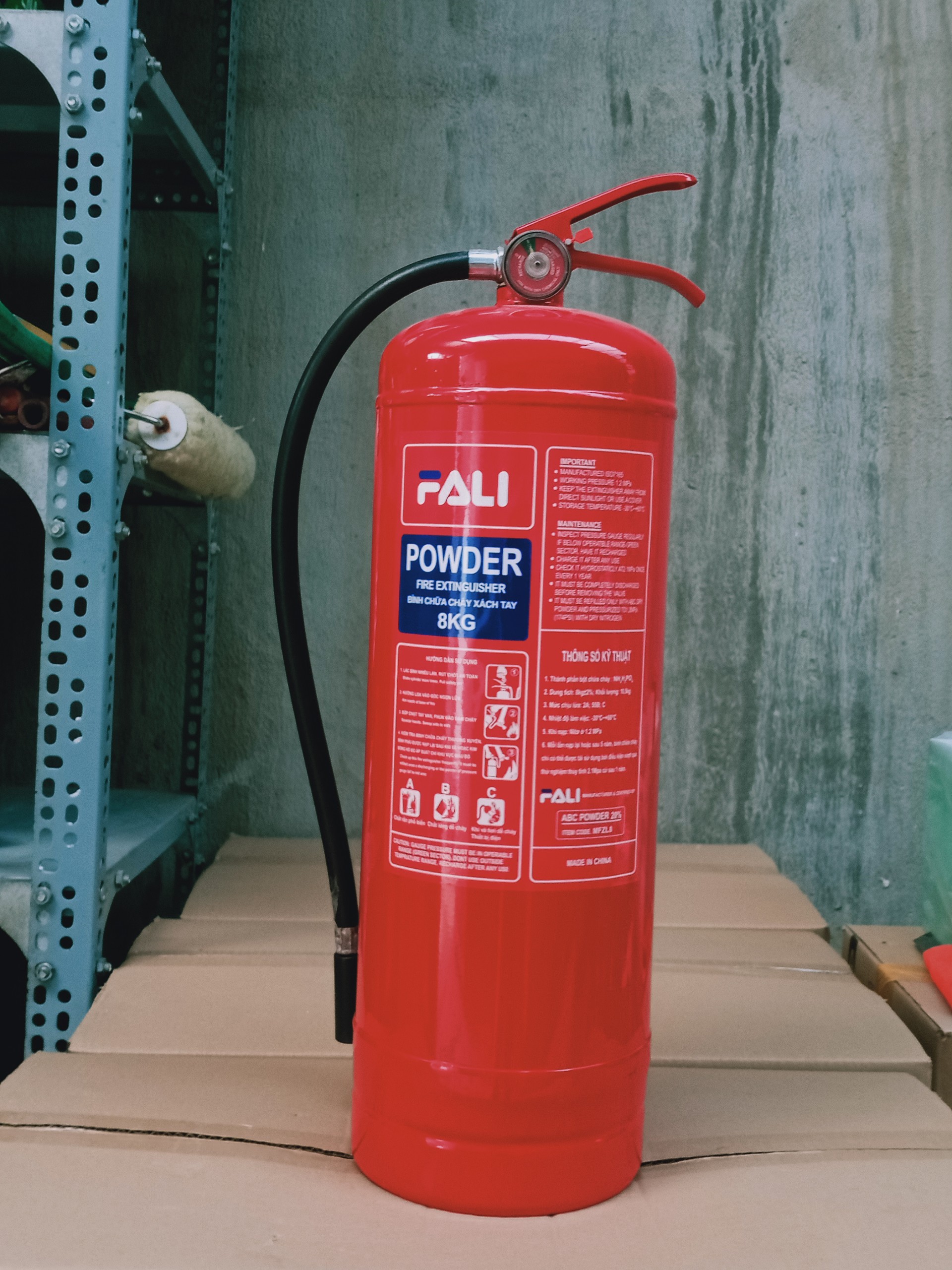 Bình chữa cháy dạng bột abc 8kg fali, có đồng hồ đo áp xuất ,nhập khẩu chính hãng, mua 2 bình tặng bộ nội quy tiêu lệnh