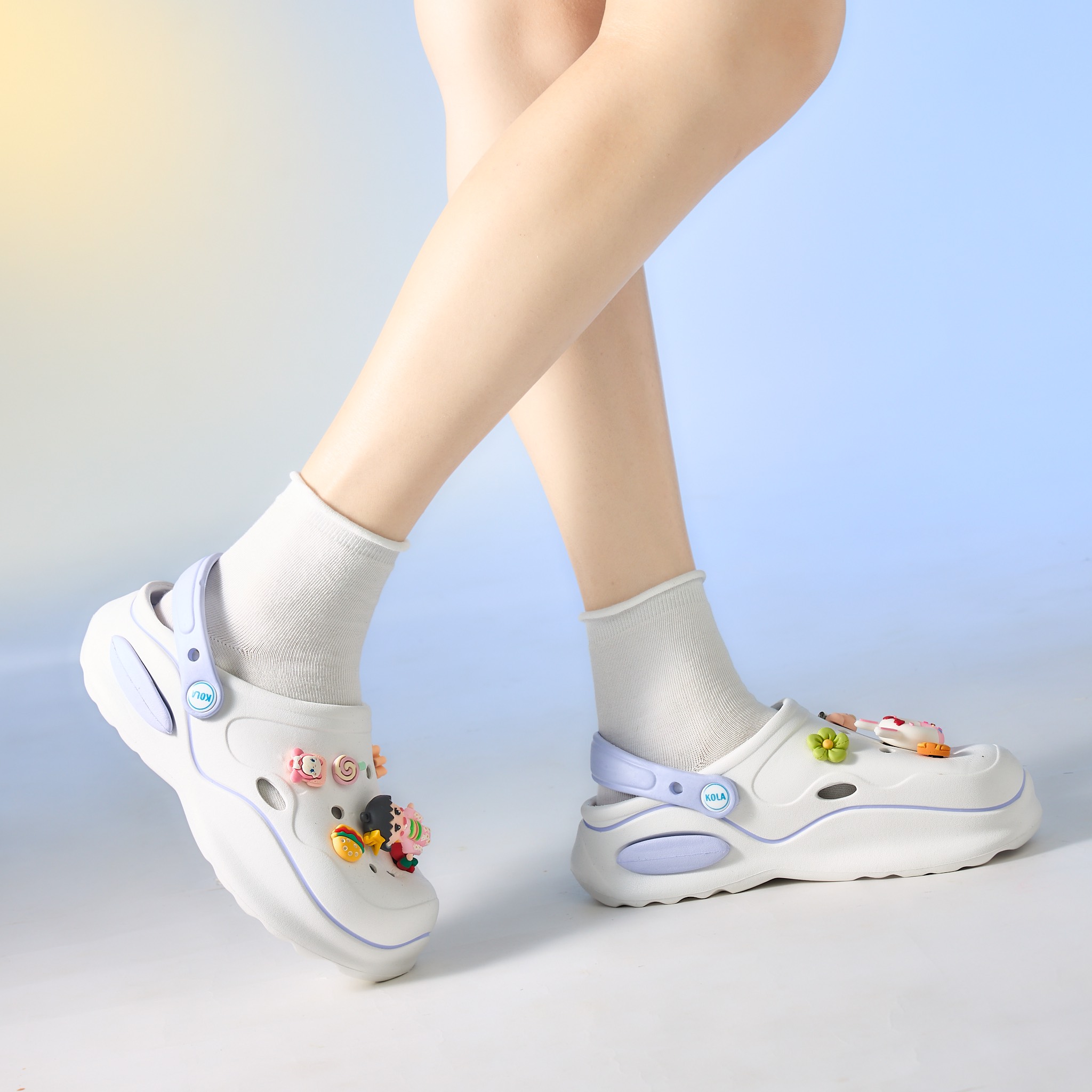  Dép nữ MWC 8427 - Dép Cross Gắn Kèm Sticker Chibi Siêu Cute Chất Liệu Cao Su Đúc Nhẹ Bền Thoáng Khí 