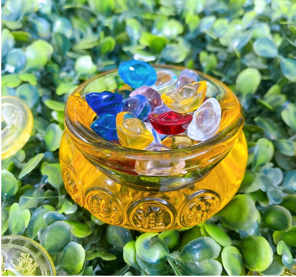 Hũ đựng Vàng Thủy Tinh Pha Lê ( NGŨ SẮC ) - Tụ bảo bồn lưu ly, Chiêu Lộc Tụ Tài, Vật phẩm phong thủy bày ban thầ tài, ban gia tiên ( 1 Hũ vàng + 36 thỏi vàng nhiều màu  - dài 1.4cm/ viên )