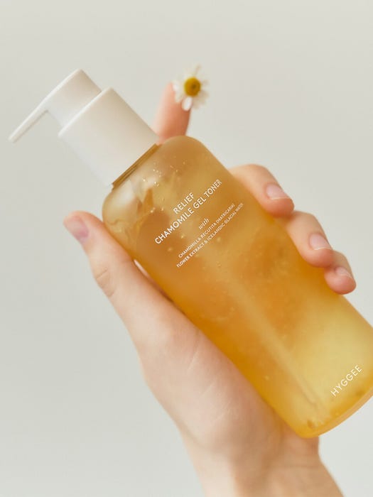 Toner hoa cúc cấp ẩm và làm dịu da HYGGEE Relief Chamomile Gel Toner 200ml