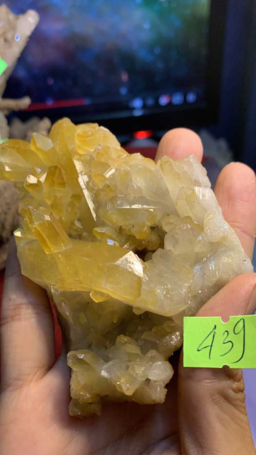 Đá phong thủy thả bể thủy sinh thạch anh