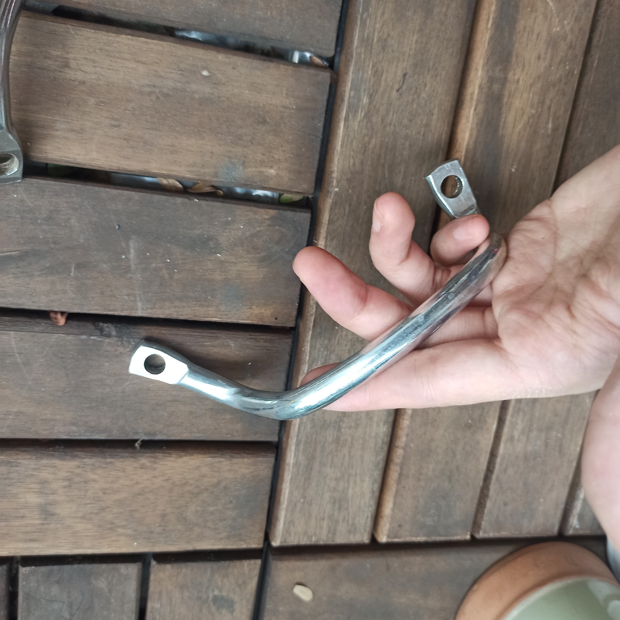 Tay xách, quai yên xe DD hoặc 82 lên cóc yên dài